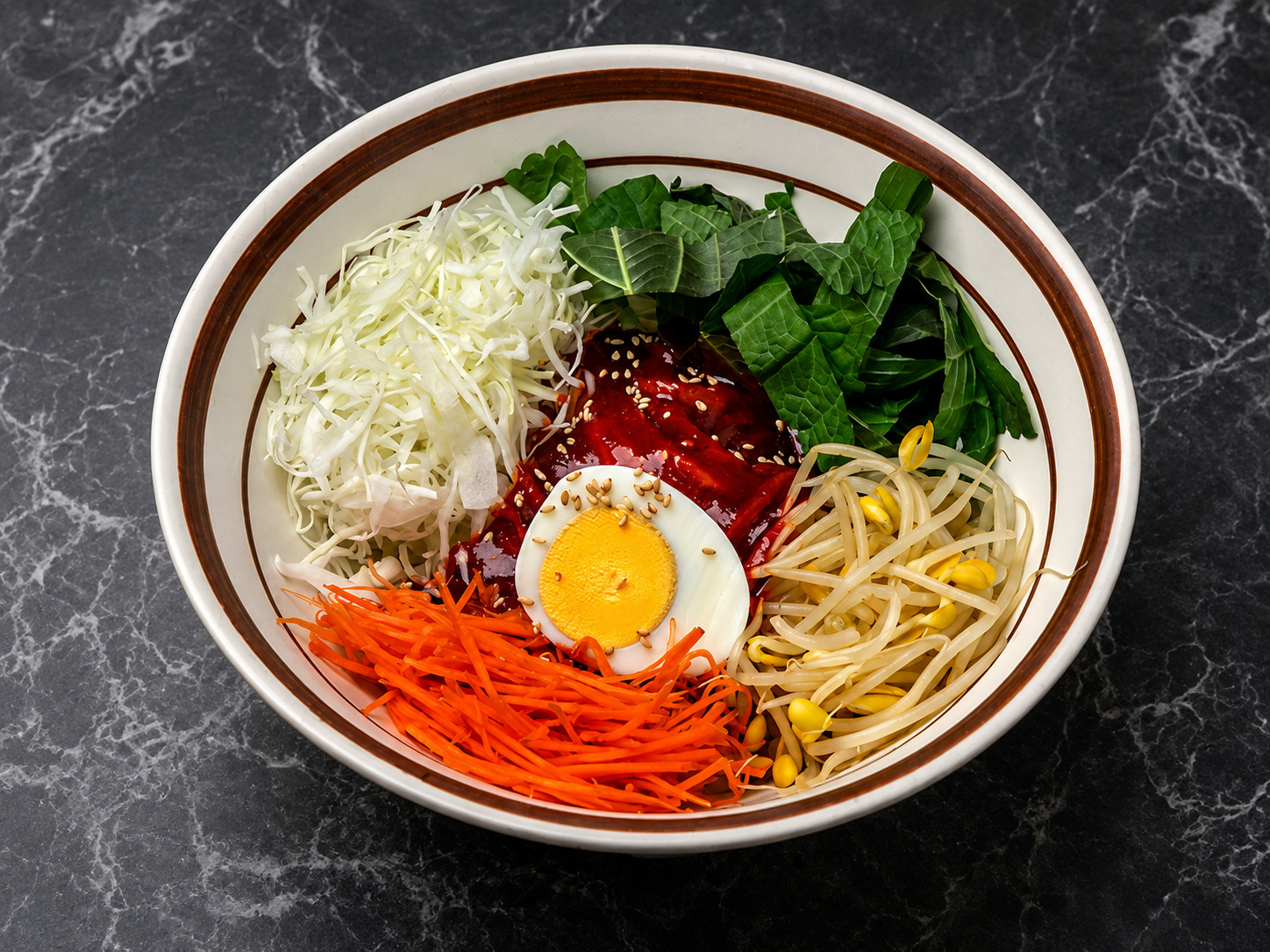 냉동면이 아닌 생쫄면으로 만든 수제숙성 비빔쫄면